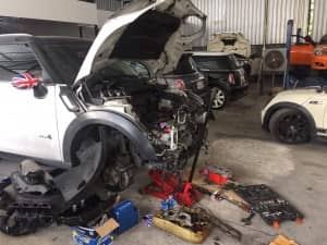 mini-cooper-r60-engine-oil-leakage