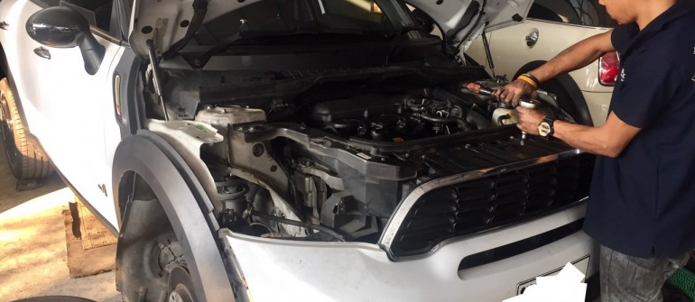 ควันออกท่อไอเสีย MINI R60 (Countryman) เหม็นกลิ่นน้ำมันในห้องโดยสาร