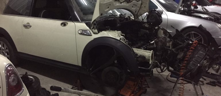 มินิ คูเปอร์ R56 น้ำมันเครื่องรั่ว ในระบบ